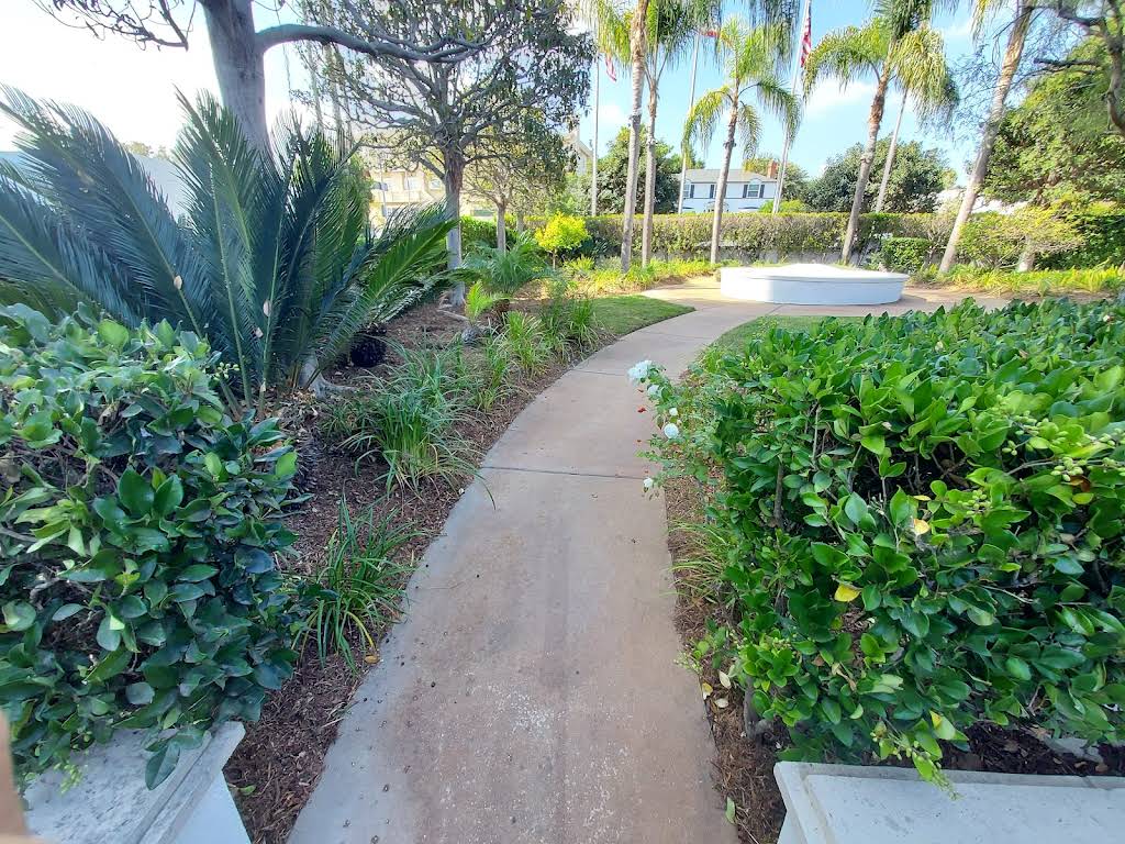 Nitrogen Landscapes crew member performing commercial landscape maintenance in los angeles, ca